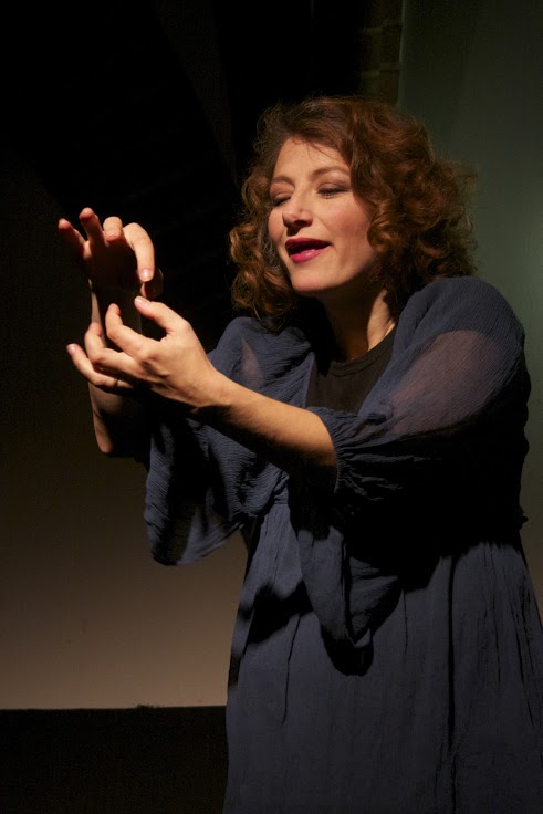 At Anthony Andrews' storytelling performance KUMSITZ, Berlin 2014